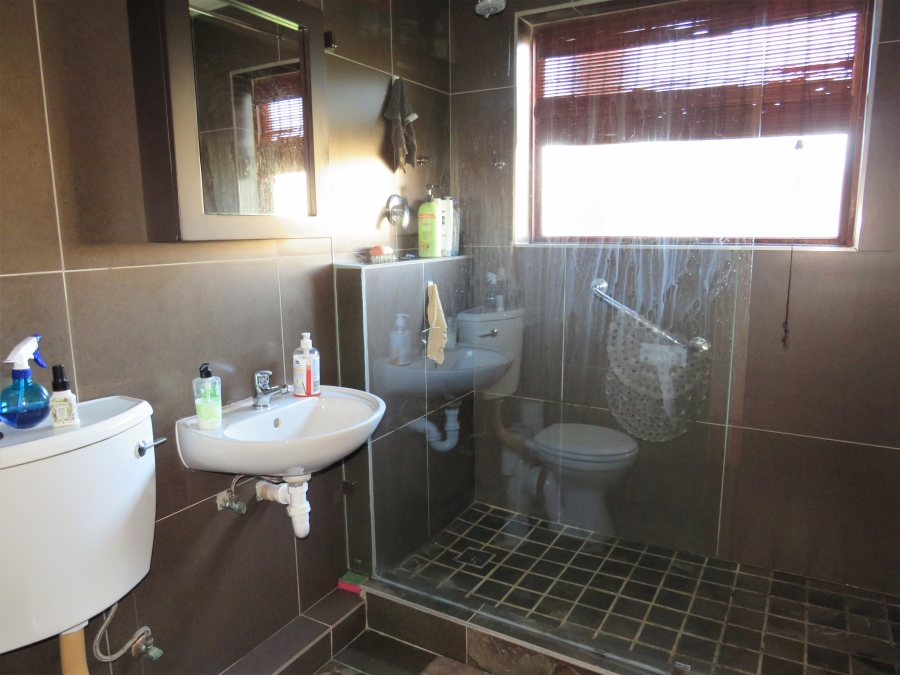 To Let 2 Bedroom Property for Rent in Greenways Golf Estate Western Cape